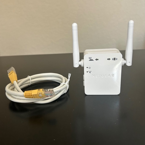 Netgear WN3000RP Universal WiFi Range Extender - Picture 1 of 6